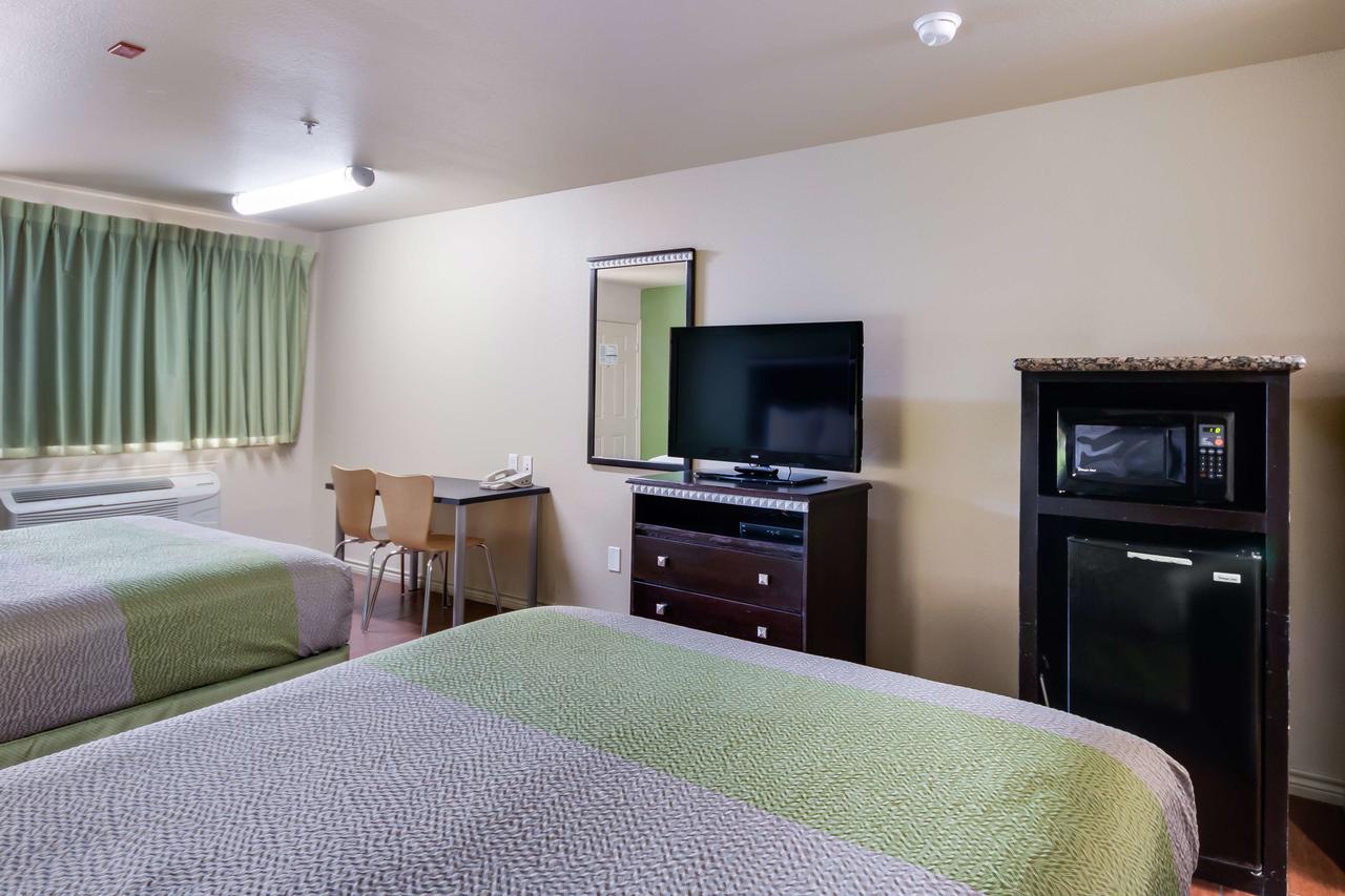 Motel 6 Floresville Exteriör bild