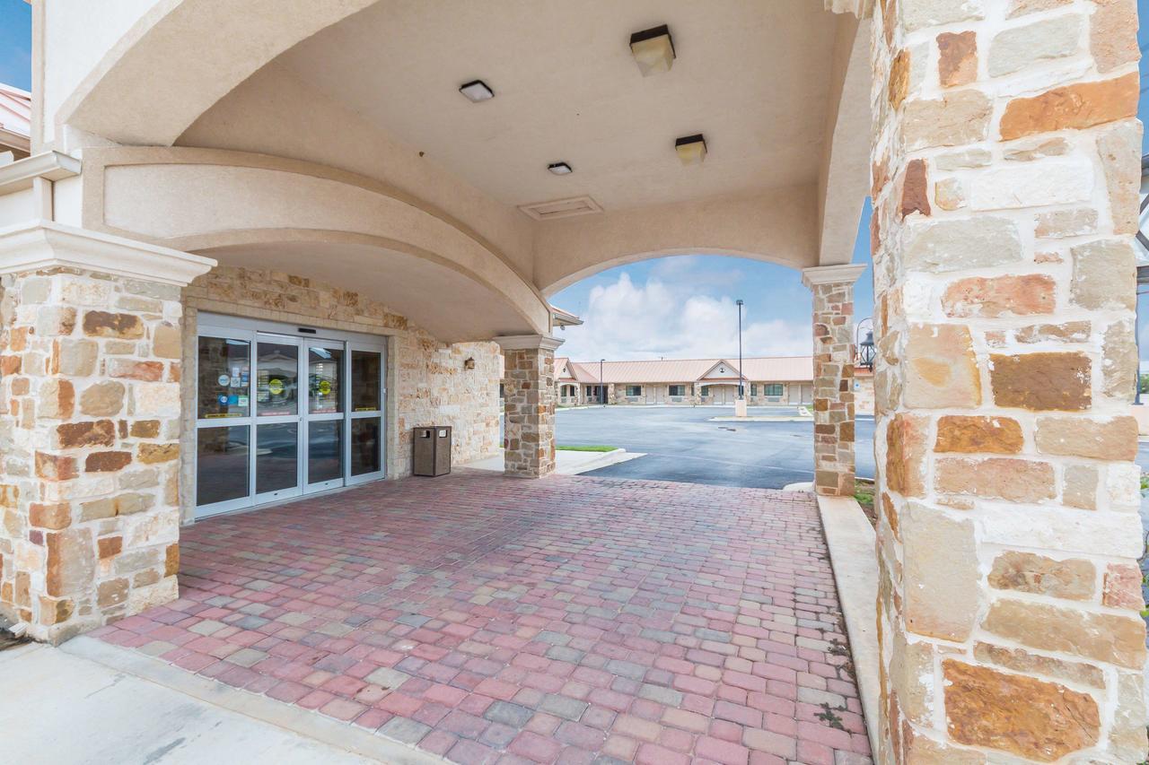 Motel 6 Floresville Exteriör bild